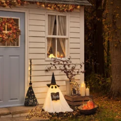 Wanda LED-Halloweenfigur Hexen-Geist für außen in Weiß