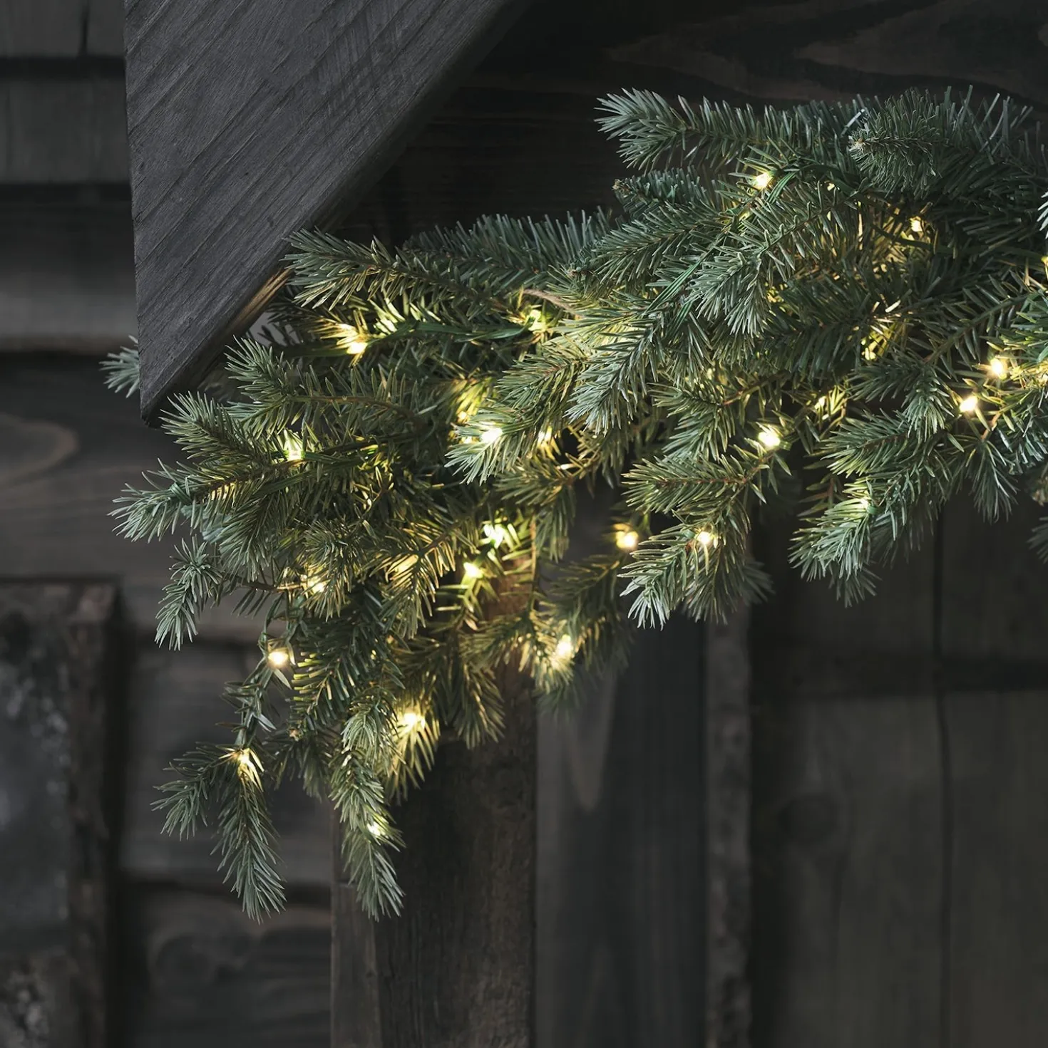 Weihnachtsdeko-Set Kranz, Girlande und Weihnachtsbäume Tannenzweige