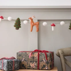 Weihnachtsgirlande Rentiere, Tannenbäume & Pilze aus Filz